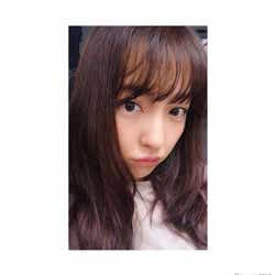 モデルプレス - 板野友美、前髪バッサリ「誰って感じだよね」 大胆イメチェンに「神的可愛さ」と絶賛の声