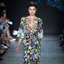 ボタニカルワールド「ヴィヴィアン・タム ニューヨークファッションウィーク Spring／Summer2017」より／photo：GettyImages
