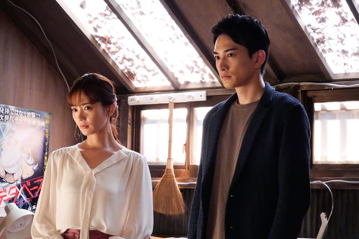 中村ゆり、町田啓太 「SUPER RICH」第3話より(C)フジテレビ