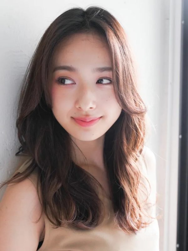 骨格ストレートさん向けのロングの髪型特集 ツヤ感ある大人ヘアが似合わせのコツ モデルプレス 骨格ストレートさん向けのロングの髪型特集 ツヤ感ある大人ヘアが似合わせのコツ モデルプレス