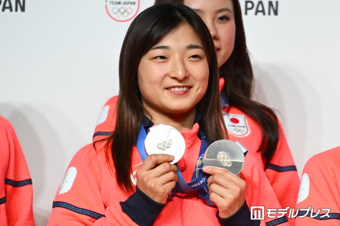 フィギュア坂本花織選手、引退会見で結婚発表 同い年のお相手についても言及「大学時代に出会った方」「真逆」