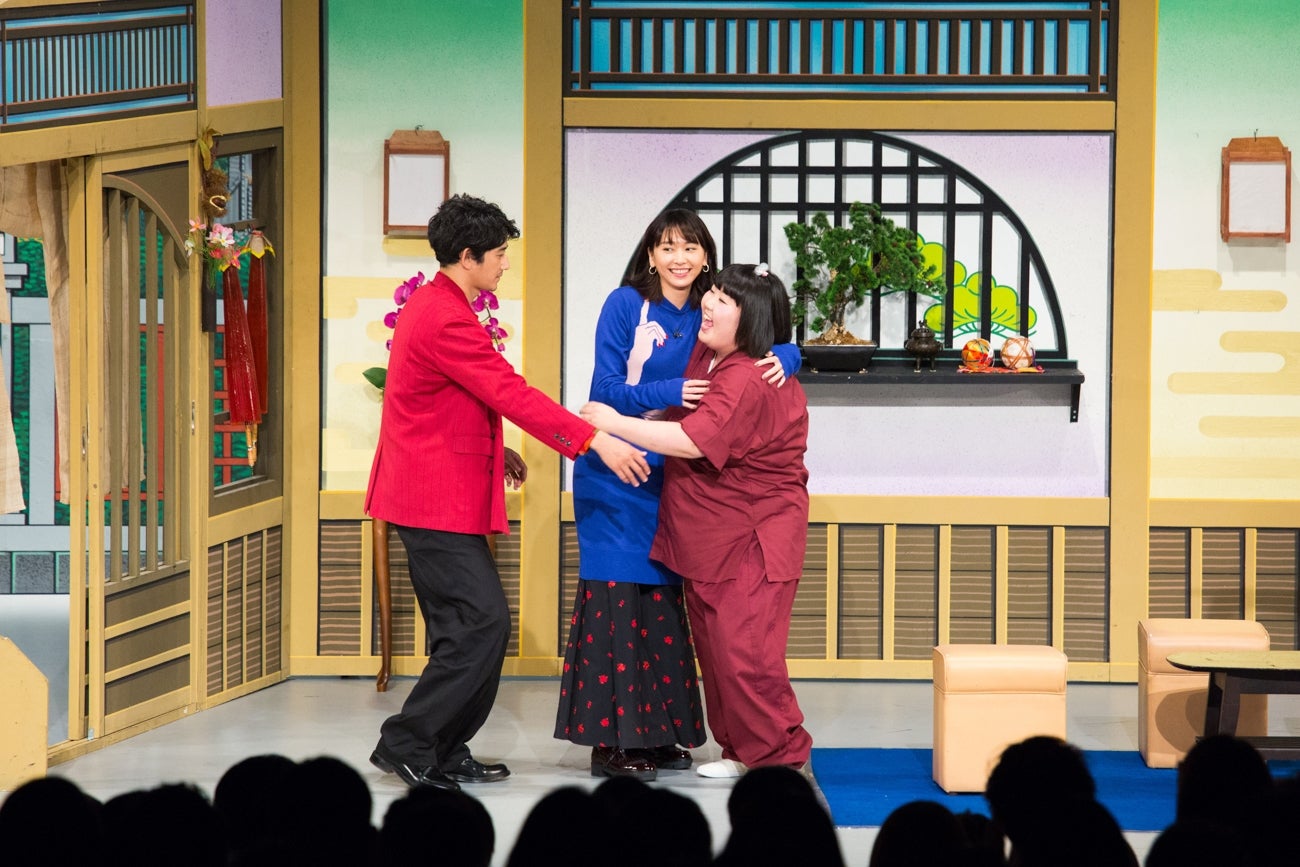 新垣結衣＆瑛太、吉本新喜劇にサプライズ出演 アドリブで沸かす＜ミックス。＞