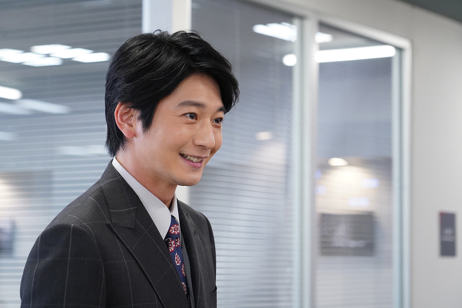 向井理／「悪女（わる）～働くのがカッコ悪いなんて誰が言った？～」第5話より（C）日本テレビ