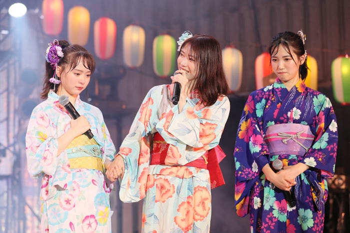 倉野尾成美、横山由依、下尾みう「MX夏まつり AKB48 2021年最後のサマーパーティー!」(C)AKB48