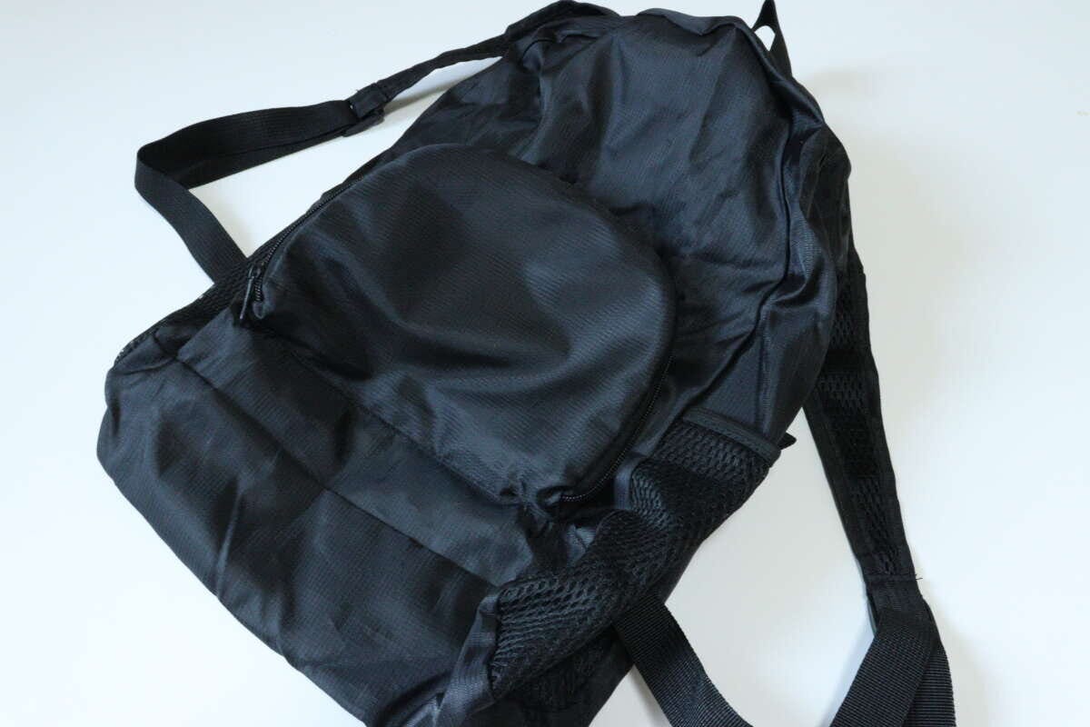 ダイソー コンパクト折りたたみリュック ダイソーのコンパクト折りたたみリュックの展開後