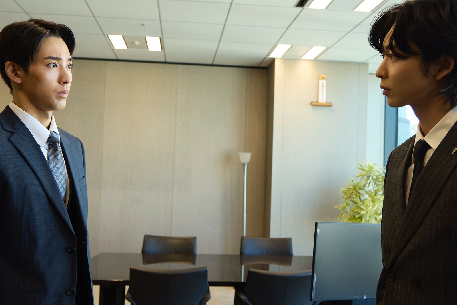 近藤頌利、鈴木仁「復讐カレシ～溺愛社長の顔にはウラがある～」第5話（C）「復讐カレシ～溺愛社長の顔にはウラがある～」製作委員会・MBS