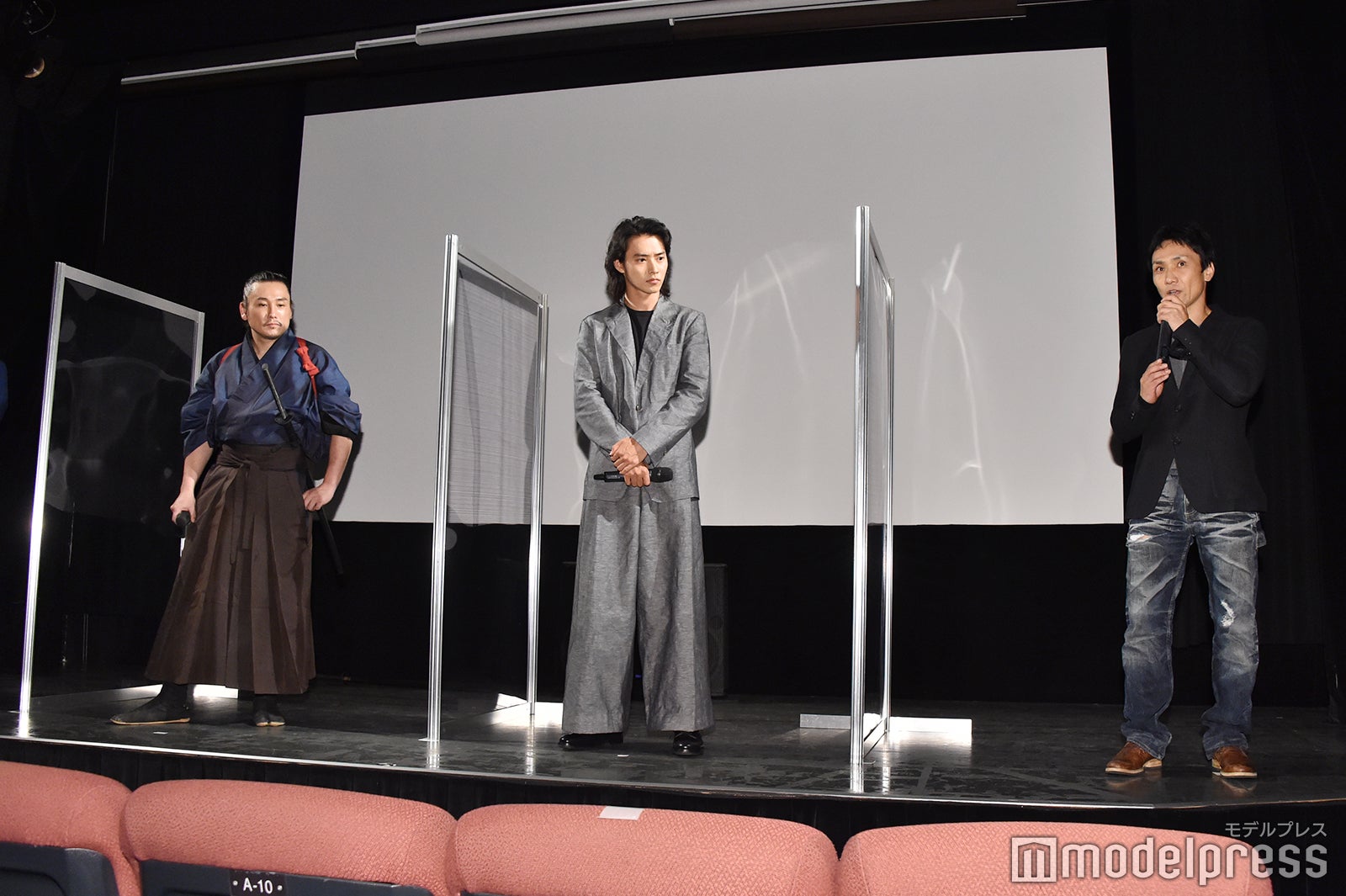 坂口拓、山崎賢人、下村勇二監督 （C）モデルプレス