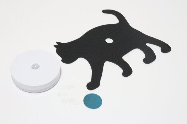 ダイソー　LEDシルエットライト　歩く猫　セット内容