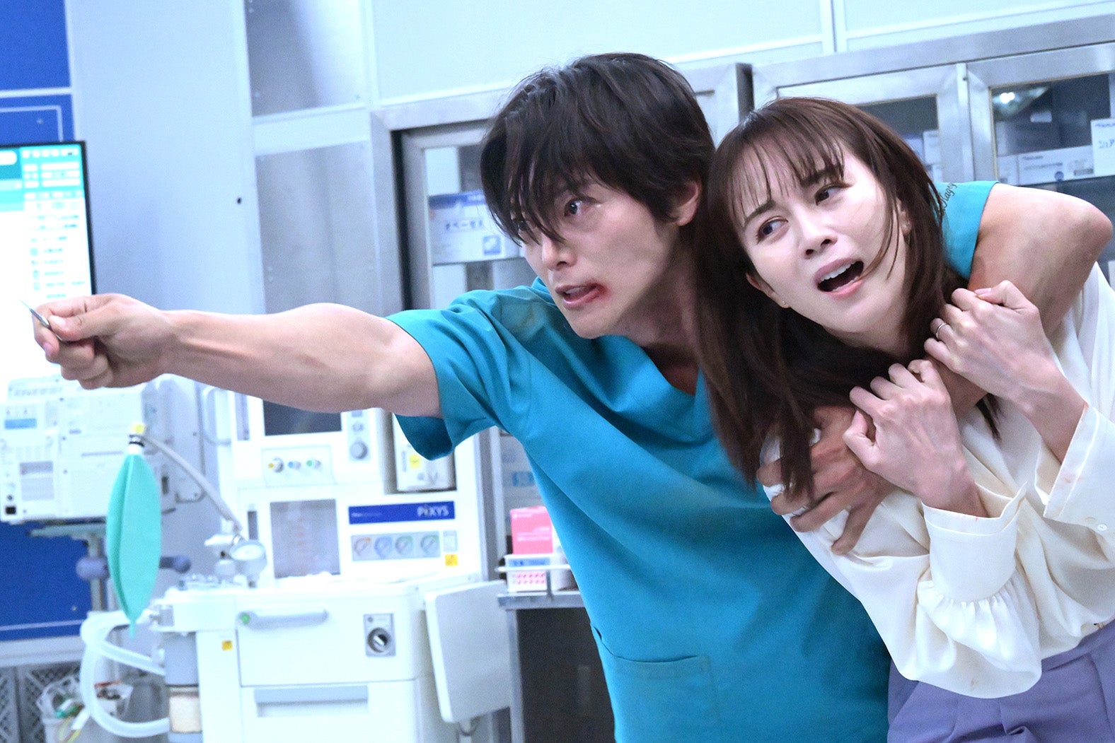 山口大地、比嘉愛未「放送局占拠」第7話（C）日本テレビ