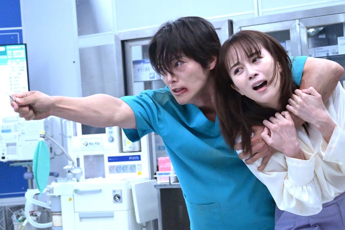 山口大地、比嘉愛未「放送局占拠」第7話(C)日本テレビ