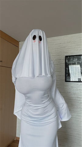 「スタイルの良いオバケ」身長180cmコスプレイヤー、衝撃のハロウィン仮装に反響