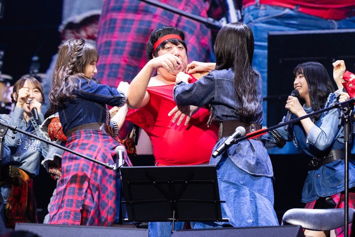 ひーとん(日村勇紀)、乃木坂46「赤えんぴつ in 武道館」撮影:RyuyaAmao