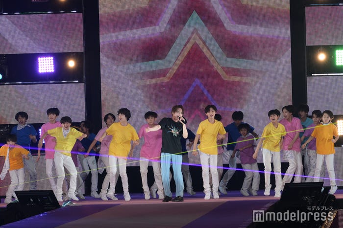 汗をかきながらも全力パフォーマンスの中山優馬、ジャニーズJr.(C)モデルプレス