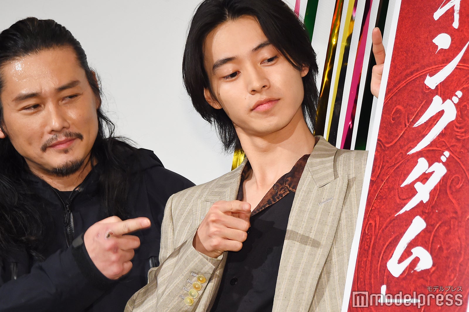 坂口拓、山崎賢人 （C）モデルプレス