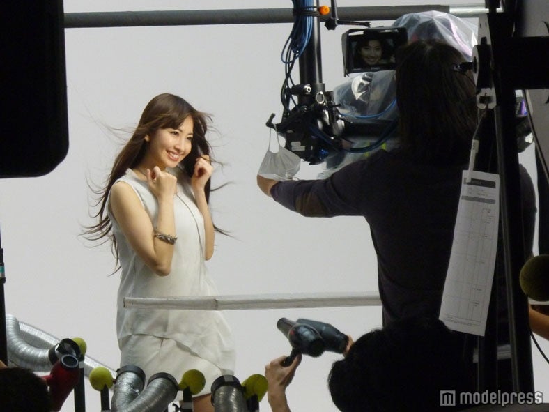 小嶋陽菜（CMメイキング）