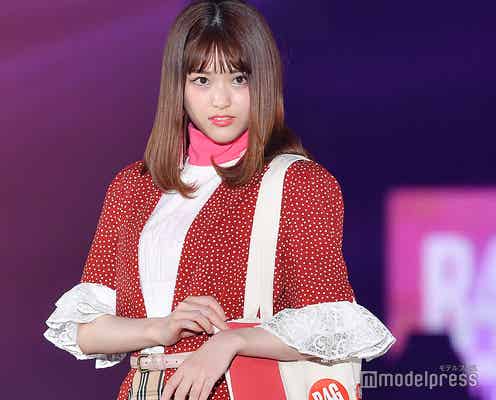 乃木坂46松村沙友理、首コテン・上目遣い…“あざと可愛い”仕草にノックアウト<GirlsAward 2018 A/W>
