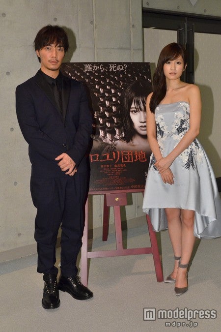 前田敦子（右）と成宮寛貴（左）