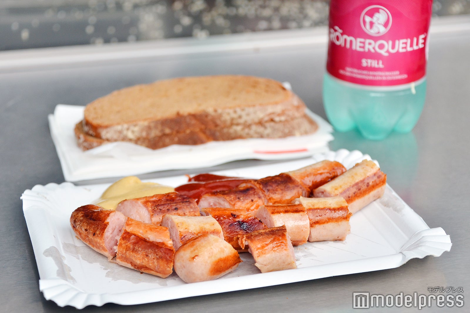 パンにサンドすればかなりのボリューム（C）モデルプレス