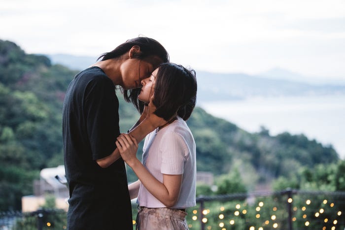 永岡拓真、夏目アミリア「恋愛ドラマな恋がしたい~Kissing the tears away~」第1話(C)AbemaTV, Inc.