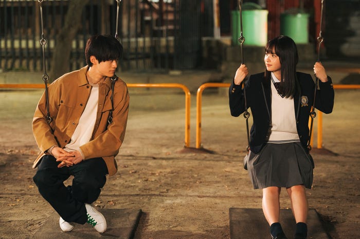 鈴鹿央士、飯沼愛(C)TBS