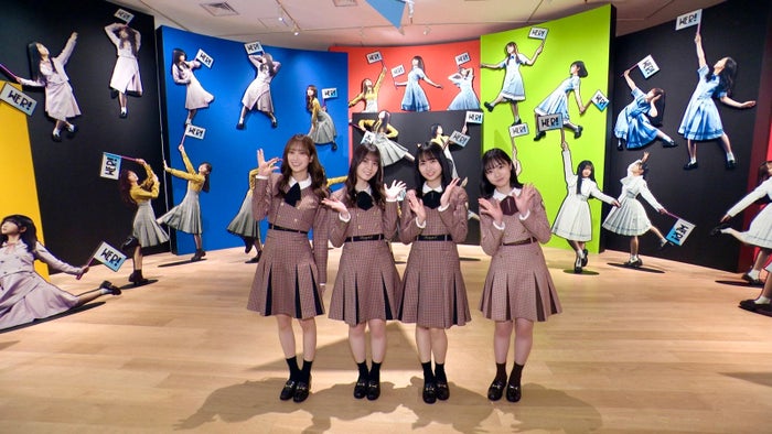 日向坂46、グループ初の展覧会に来場 佐々木久美「一緒に歴史を振り返って」