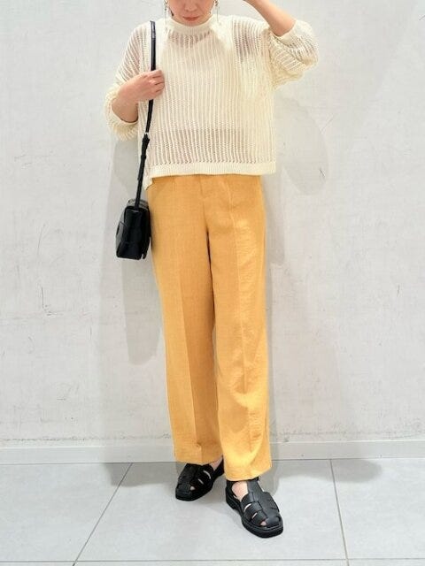 カラーパンツ　コーデ　夏