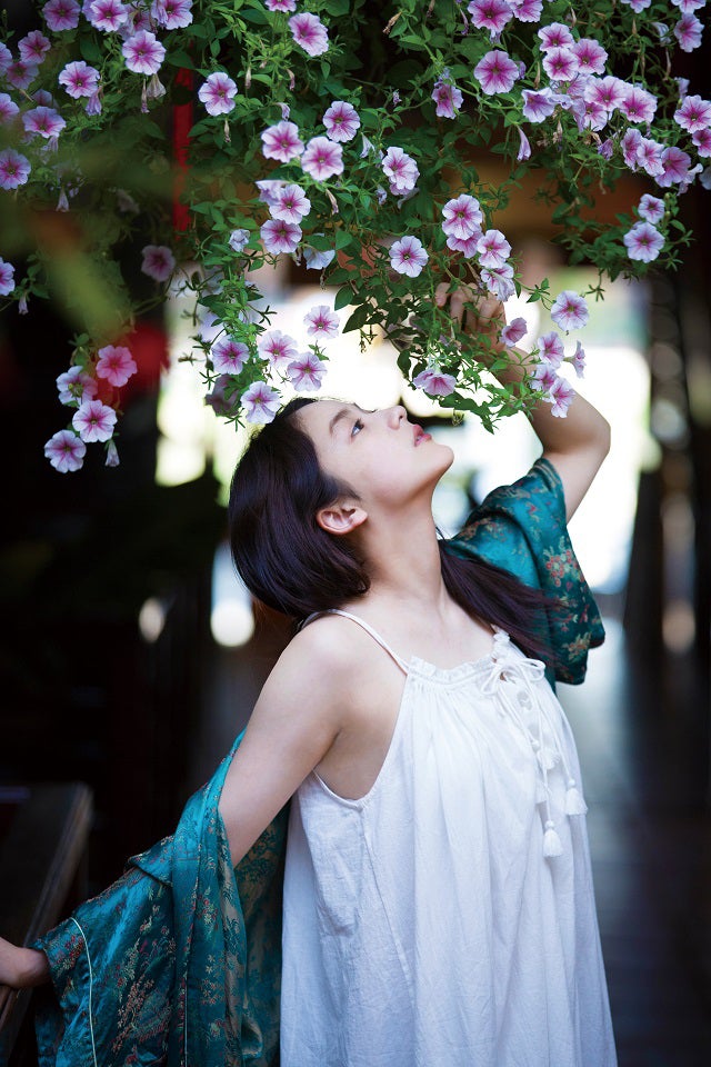 平祐奈写真集「Comme le Soleil」（東京ニュース通信社刊）より／提供画像 