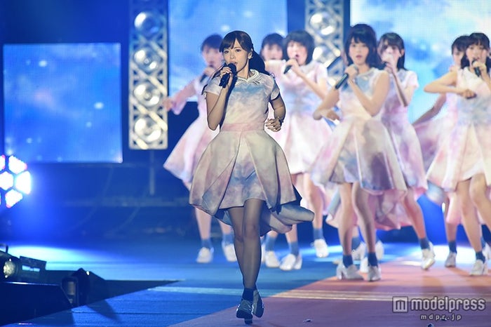 ライブ中“可愛すぎる”ミスをした白石麻衣