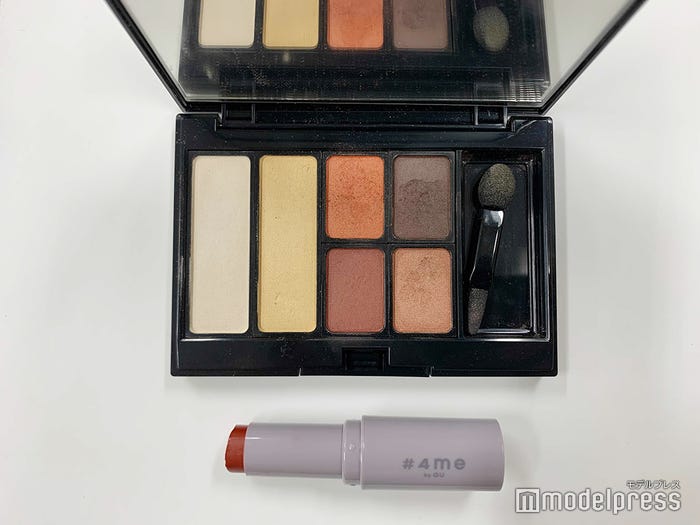 西野未姫 撮影使用コスメ【GU】マルチパレット+E 26 ORANGE/リップスティック+E/26 ORANGE/(C)モデルプレス