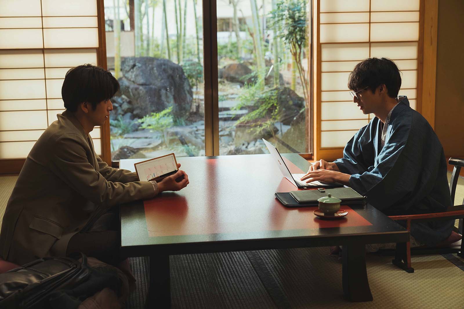 古屋呂敏、長谷川慎「恋をするなら二度目が上等」第3話より（C）「恋をするなら二度目が上等」製作委員会・MBS