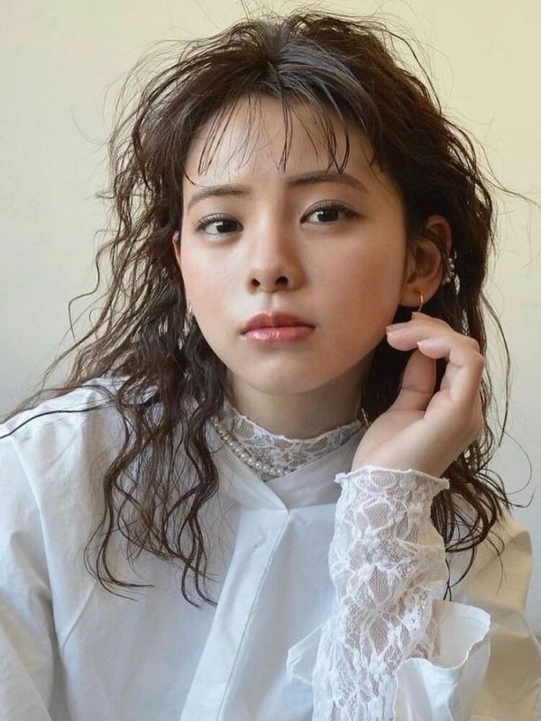 ロングヘアに合う前髪をあり なしでご紹介 雰囲気がガラッと変わるおすすめスタイル モデルプレス