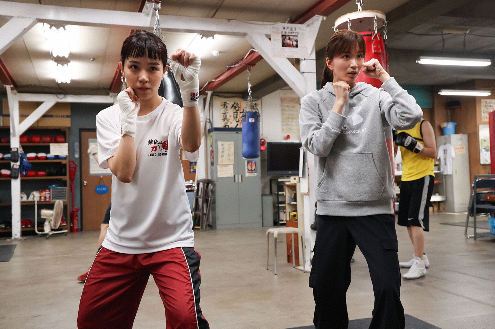 奈緒、岡崎紗絵「あのクズを殴ってやりたいんだ」第3話（C）TBS