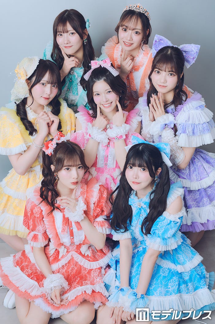fav me(上段)丸山蘭奈、川岸瑠那(中段左から)瀬乃まりん、中本こまり、阿部かれん(下段)澪川舞香、小野寺梓(C)モデルプレス
