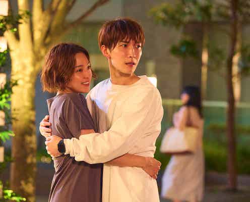 「青島くんはいじわる」中村アン、Snow Man渡辺翔太にハグ 足元にも注目集まる「グッときた」