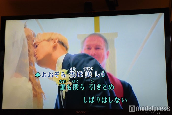 ぺこ りゅうちぇる 結婚式の 誓いのキス が映像に 生歌でデュエット モデルプレス ぺこ りゅうちぇる 結婚式の 誓いのキス が映像に 生歌でデュエット モデルプレス