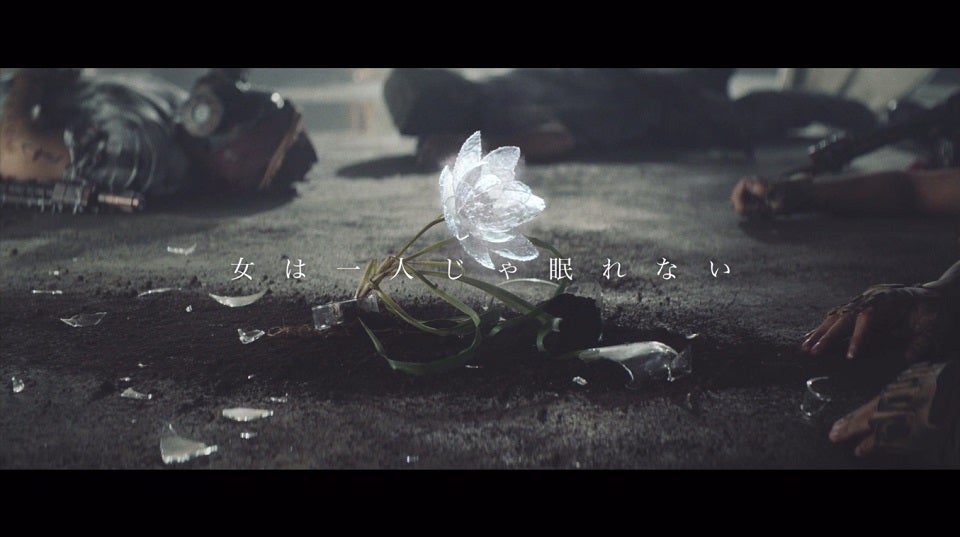 乃木坂46「女は一人じゃ眠れない」MVより（ソニー・ミュージックレコーズ）