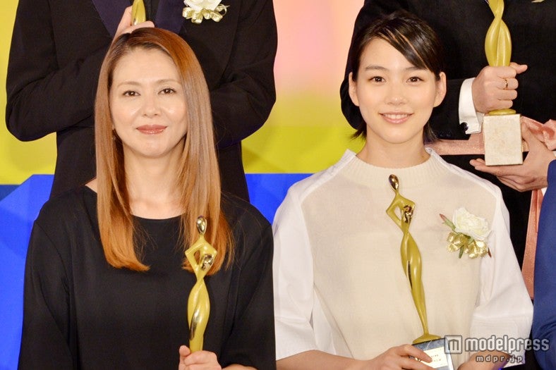（左より）小泉今日子、能年玲奈