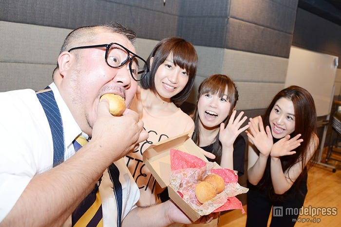 左から/芋洗坂係長、(Re:ガールズ)千畝あずみ、愛内みさ、yui