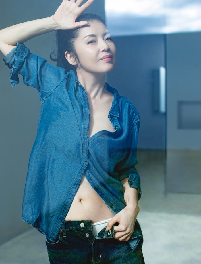 藤あや子 写真集『FUJI AYAKO』(講談社)撮影/浅井佳代子