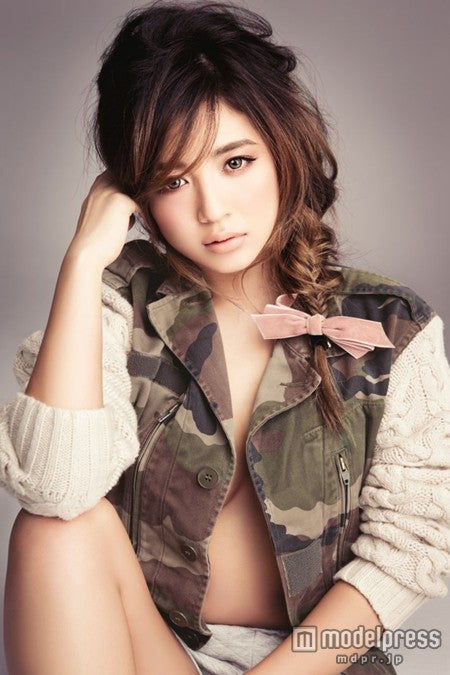 今井華、SEXYショットで新たな魅力　「テラスハウス」での恋を振り返る