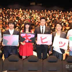 (左より)あんど慶周氏、安田顕、清水富美加、鈴木亮平、ムロツヨシ、福田雄一監督