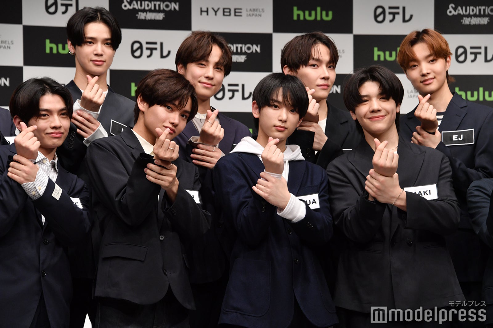 （前列左から）HAYATE、GAKU、HARUA、MAKI（後列左から）K、TAKI、NICHOLAS、EJ（C）モデルプレス