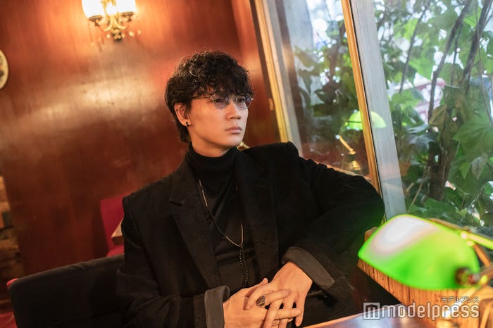 綾野剛(C)モデルプレス