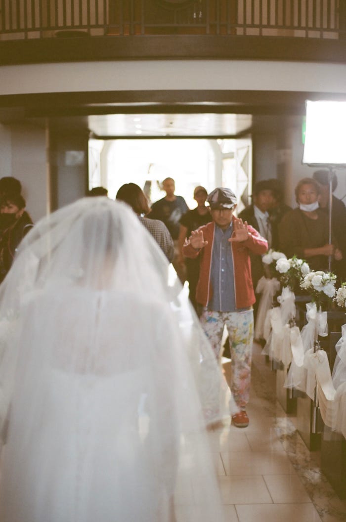 前田哲監督/鈴鹿央士撮影の「花まんま」現場写真(C)2025「花まんま」製作委員会