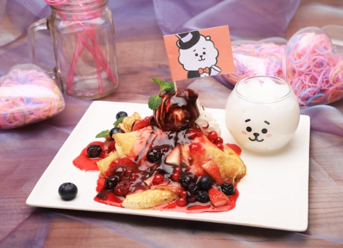 シェフ‘s クレープ1,690円（表参道・梅田）（C）BT21