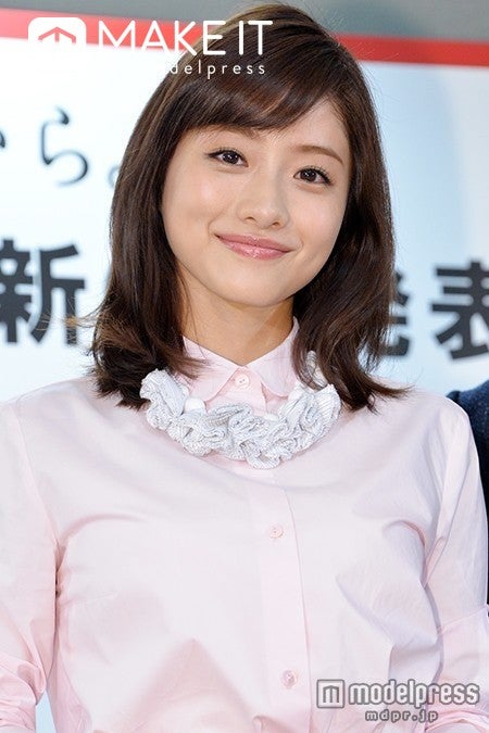 前髪で印象チェンジ 石原さとみに学ぶヘアスタイル6パターン 前髪ありなし別 ショート ロングまで モデルプレス