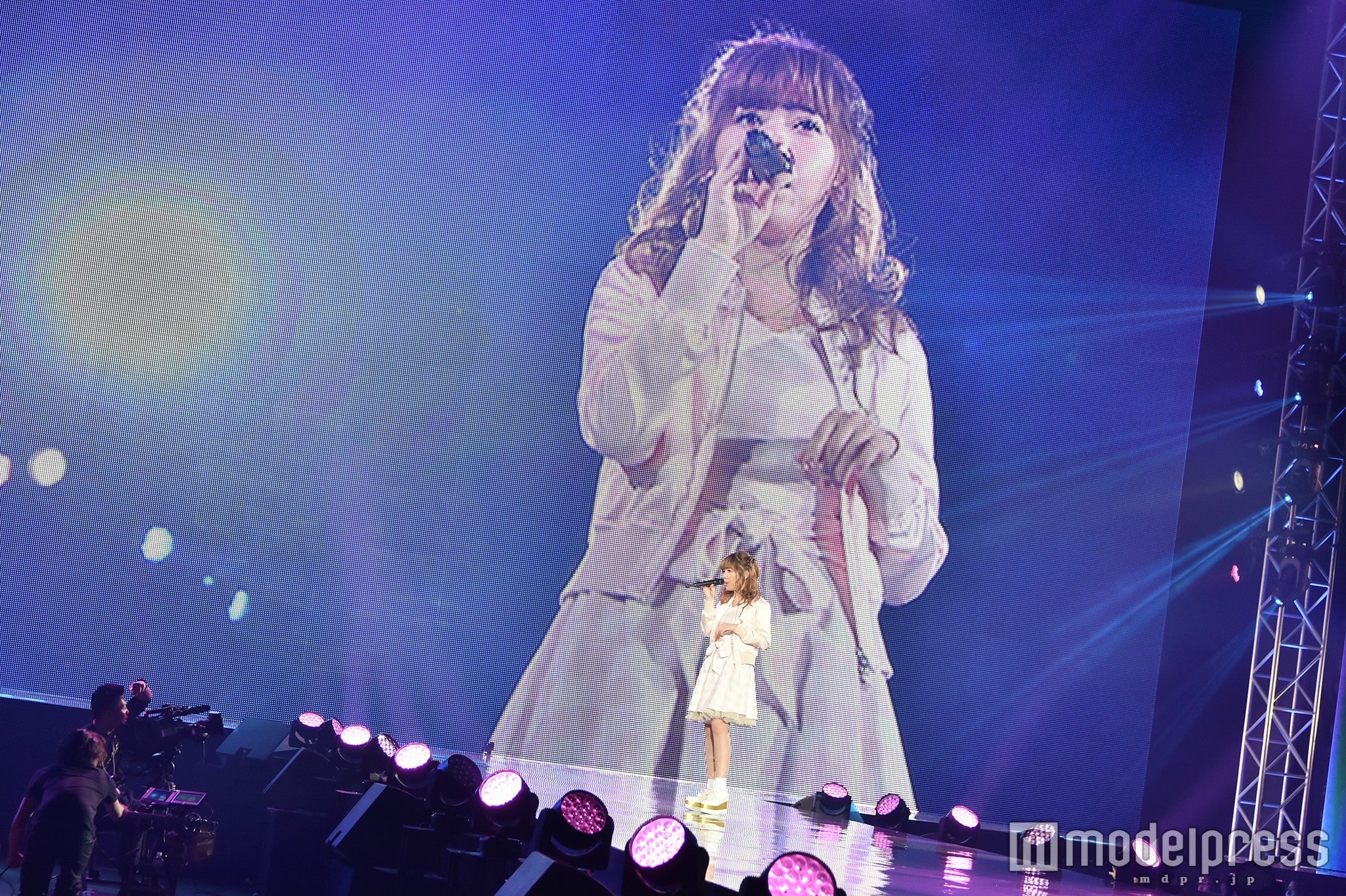 ライブパフォーマンスを披露したMACO（C）モデルプレス