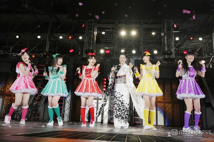 ももいろクローバーZ&坂本冬美/photo by Hajime Kamiiisaka