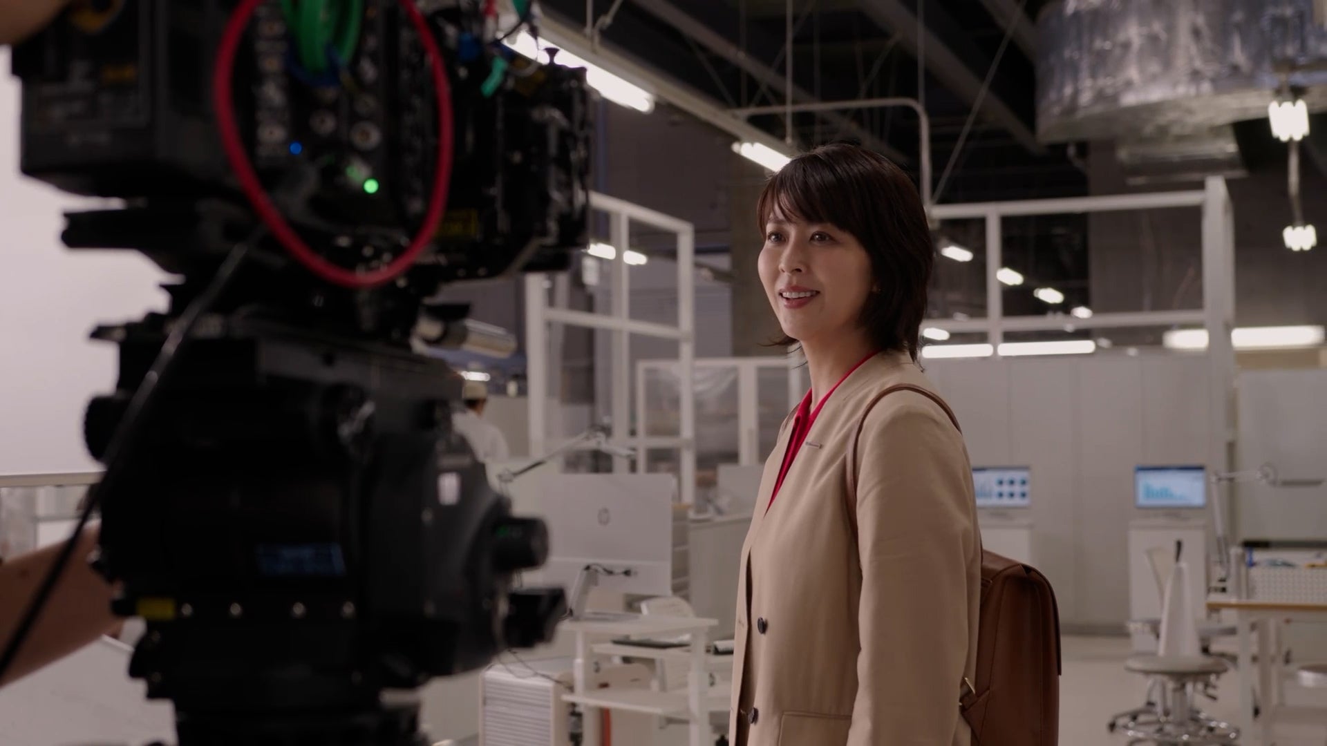 松たか子／新TVCM「人を想うDX」篇メイキングより（提供写真）