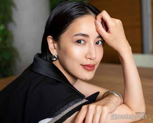 藤井夏恋、オン眉&顔面ピアス風ショットで雰囲気ガラリ「XGにいそう」の声に「夫にも言われました」